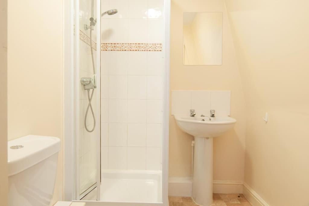 *New* 2-Bed Modern Apartment Burton-upon-Trent Exteriör bild