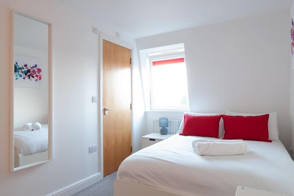 *New* 2-Bed Modern Apartment Burton-upon-Trent Exteriör bild
